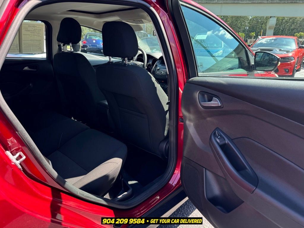 Used 2015 Ford Focus SE w/ Reverse Sensing Package FWD image 29