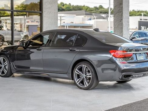 Used 2019 BMW 740i w/ M Sport Package RWD image 7