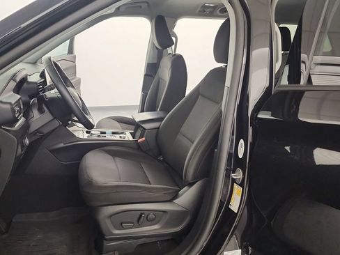 Used 2023 Ford Explorer XLT AWD/4WD image 14