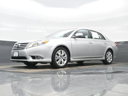 Used 2012 Toyota Avalon image 24