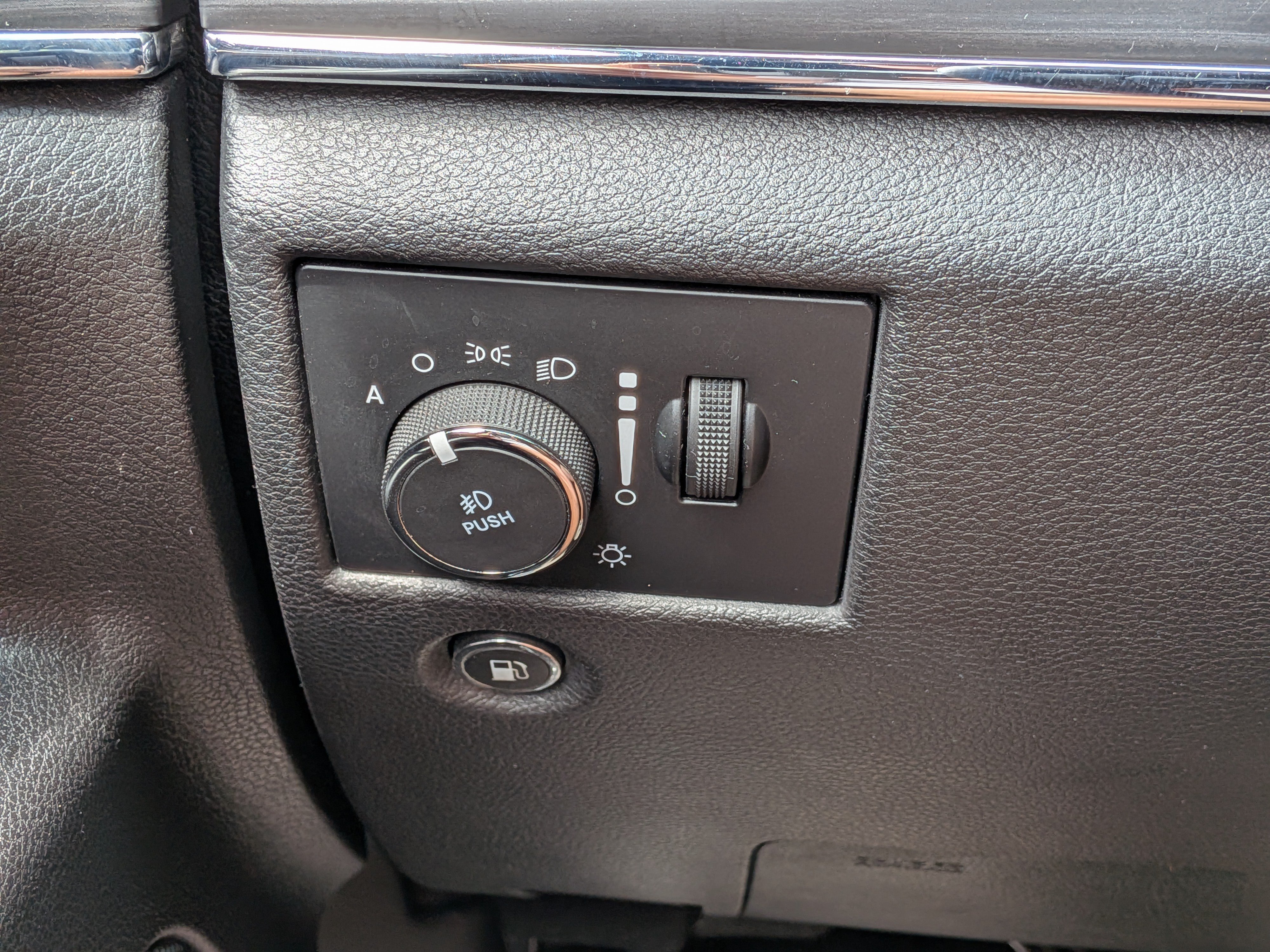 Used 2019 Jeep Grand Cherokee Limited RWD image 25