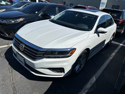 Used 2020 Volkswagen Passat 2.0T SE w/ Sunroof Package FWD image 2