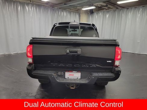 Used 2016 Toyota Tacoma TRD Off-Road w/ Premium & Technology Package image 7