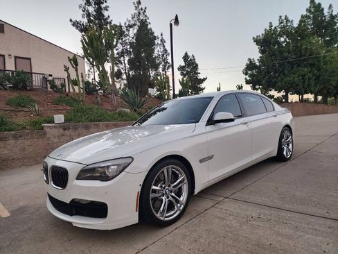 Used 2012 BMW 750Li w/ Driver Assistance Pkg RWD image 10