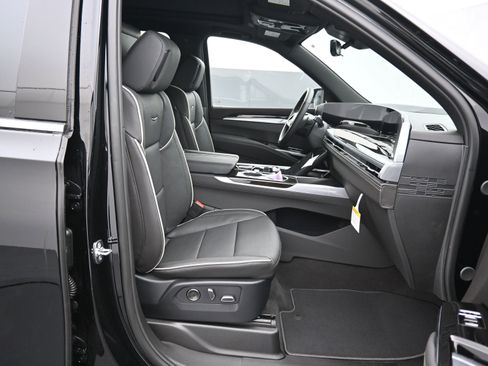 New 2026 Cadillac Escalade ESV Luxury image 13