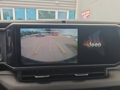Used 2024 Jeep Wrangler Unlimited Sport AWD/4WD image 19