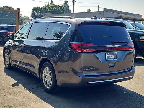 Used 2022 Chrysler Pacifica Touring-L FWD image 5