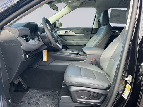 New 2026 Ford Explorer Active w/ Active Comfort Package image 6
