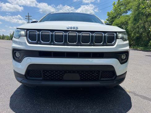 Used 2022 Jeep Compass Latitude w/ Convenience Group AWD/4WD image 4