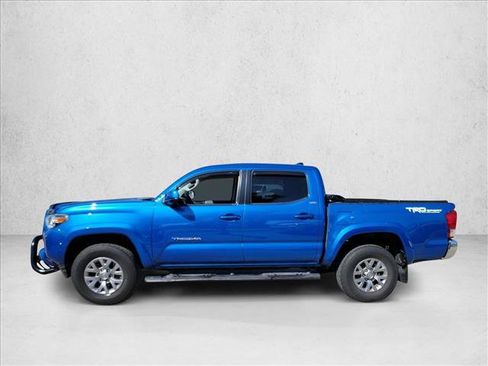 Used 2017 Toyota Tacoma SR5 w/ Tow Package RWD image 8