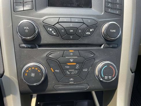 Used 2016 Ford Fusion SE FWD image 4