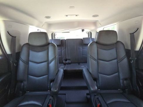 Used 2019 Cadillac Escalade Luxury AWD/4WD image 18