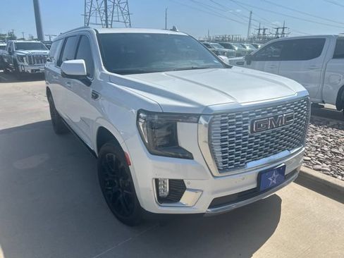 Used 2022 GMC Yukon XL Denali AWD/4WD image 3