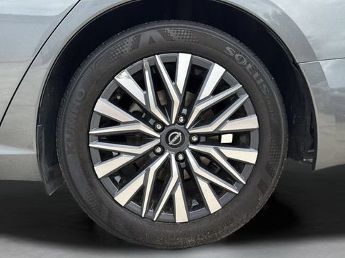 Used 2025 Nissan Altima 2.5 SV FWD image 29