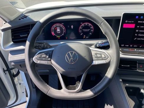 New 2025 Volkswagen Tiguan SE image 27