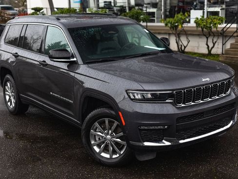 Used 2024 Jeep Grand Cherokee L Limited w/ Luxury Tech Group II image 2