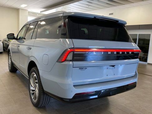 New 2025 Lincoln Navigator Reserve AWD/4WD image 12