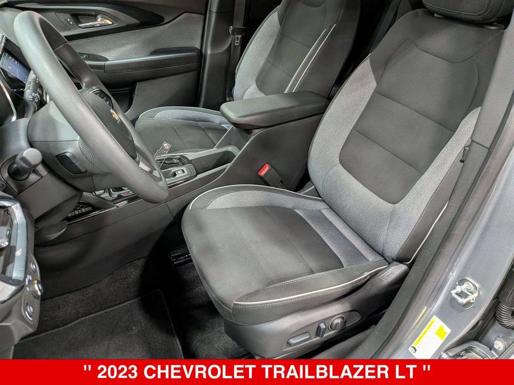 Used 2023 Chevrolet TrailBlazer LT w/ Convenience Package AWD/4WD image 13