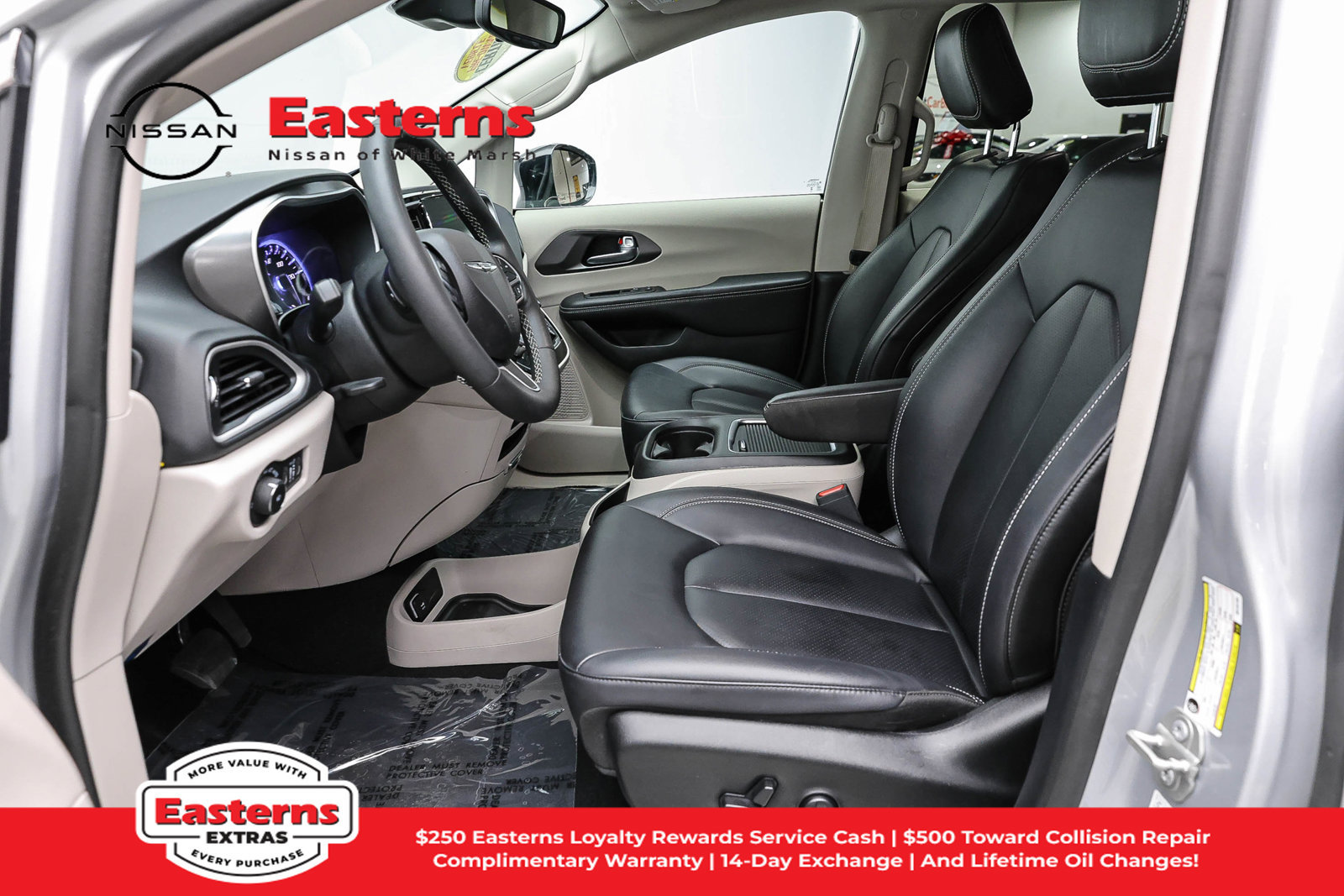 Used 2024 Chrysler Pacifica Touring-L FWD image 14