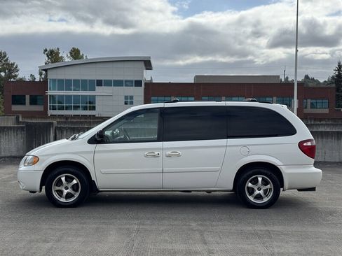 Used 2006 Dodge Grand Caravan SXT image 2