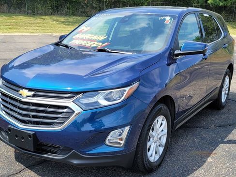 Used 2019 Chevrolet Equinox LT w/ Driver Convenience Package FWD image 3