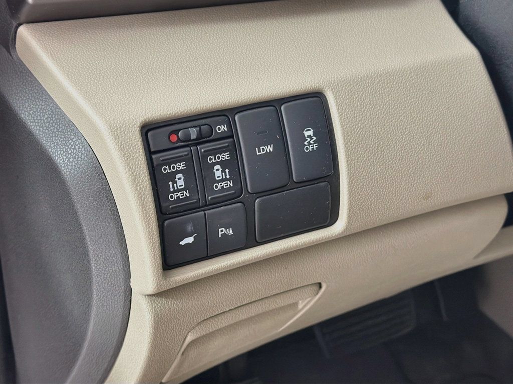 Used 2016 Honda Odyssey Touring Elite image 10