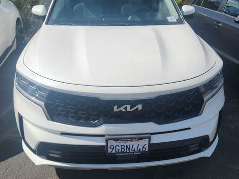 Certified 2023 Kia Sorento SX Prestige w/ Panoramic Sunroof Package AWD/4WD image 2