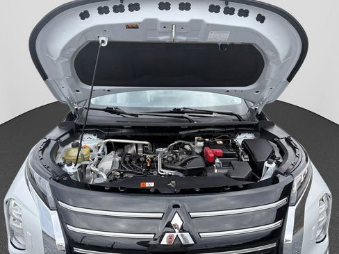 Used 2025 Mitsubishi Outlander SE image 41