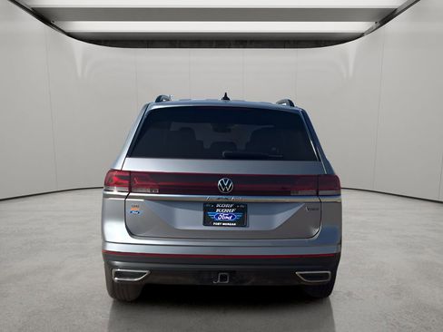 Used 2025 Volkswagen Atlas SE image 7