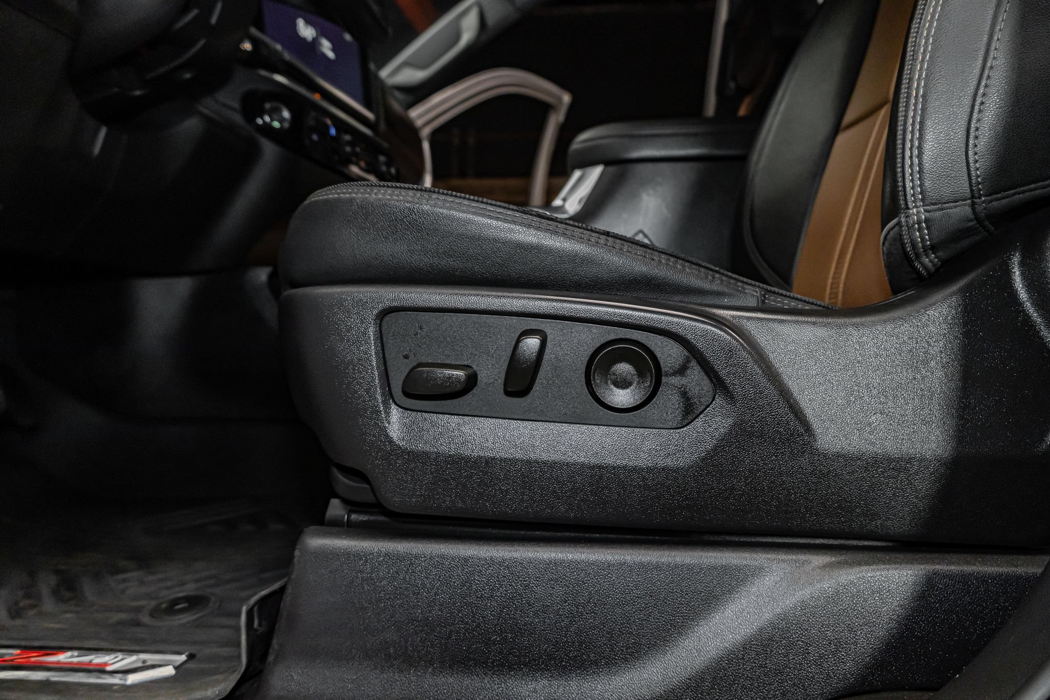 Used 2024 Chevrolet Silverado 2500 High Country w/ High Country Premium Package AWD/4WD image 26