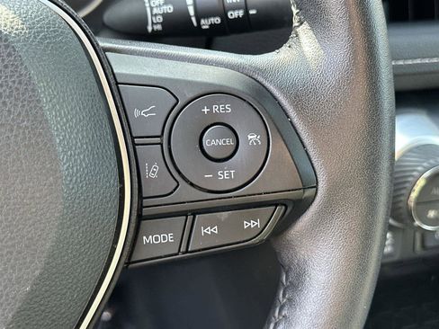 Used 2022 Toyota RAV4 XLE Premium image 25