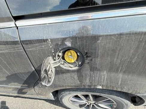 Used 2017 Dodge Grand Caravan SXT FWD image 17