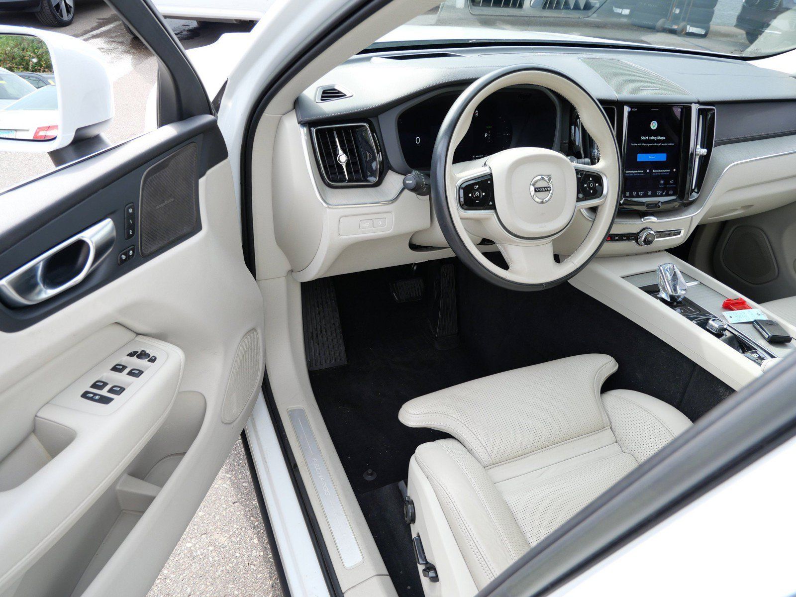 Certified 2023 Volvo XC60 T8 Ultimate w/ Climate Package AWD/4WD image 10