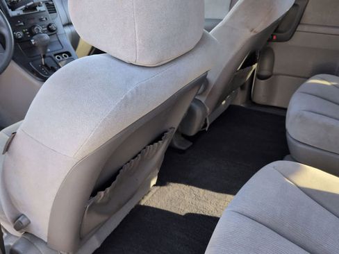 Used 2008 Kia Sedona LX image 17