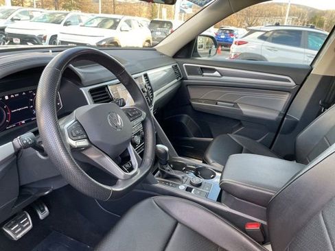 Used 2023 Volkswagen Atlas SEL R-Line image 9
