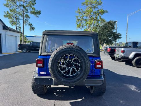 Used 2018 Jeep Wrangler Unlimited Sport AWD/4WD image 4