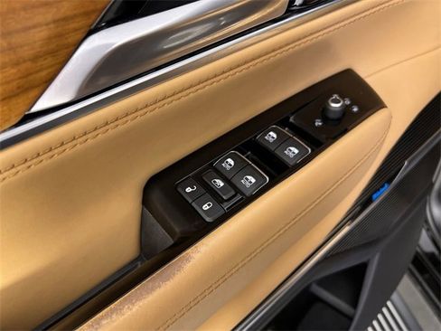 Used 2022 Jeep Grand Wagoneer Series III w/ Flexible Seating Group image 24