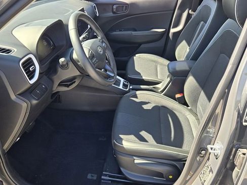 Certified 2025 Hyundai Venue Limited FWD image 10