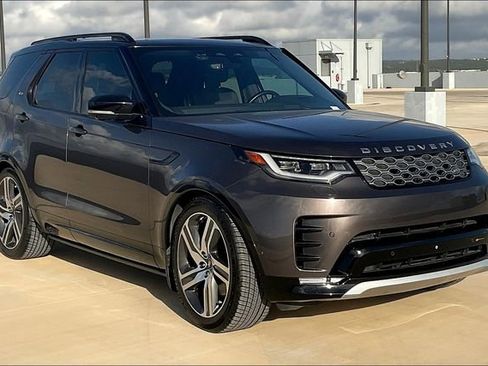 Used 2023 Land Rover Discovery Metropolitan Edition image 12