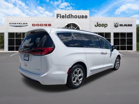 Used 2023 Chrysler Pacifica Limited FWD image 12