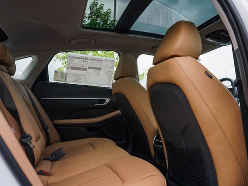 New 2025 Hyundai Sonata Limited image 10