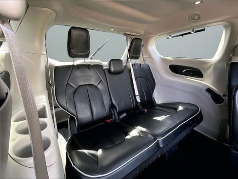 Certified 2022 Chrysler Pacifica Limited image 26