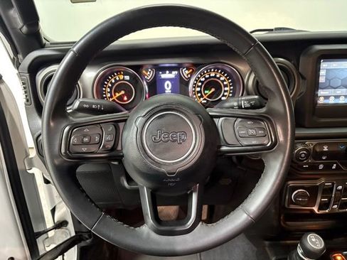 Used 2023 Jeep Gladiator Sport image 15