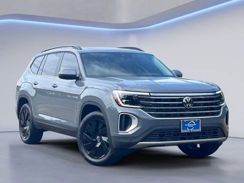 New 2026 Volkswagen Atlas SE FWD image 1