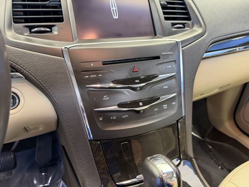 Used 2014 Lincoln MKS w/ Equipment Group 101A FWD image 22
