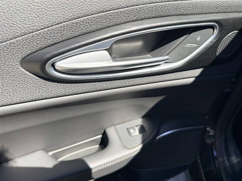 Used 2018 Alfa Romeo Giulia AWD image 24