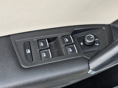 Used 2020 Volkswagen Tiguan SEL AWD/4WD image 19