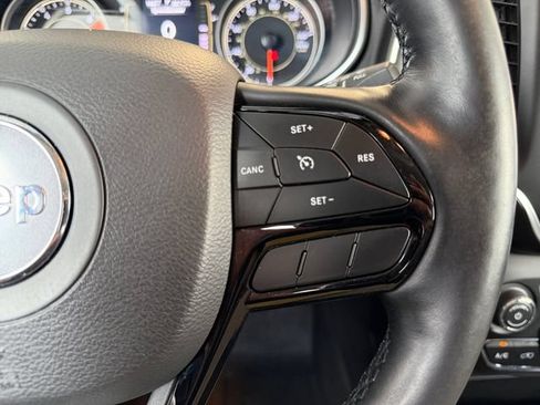 Used 2021 Jeep Cherokee Latitude Plus AWD/4WD image 24