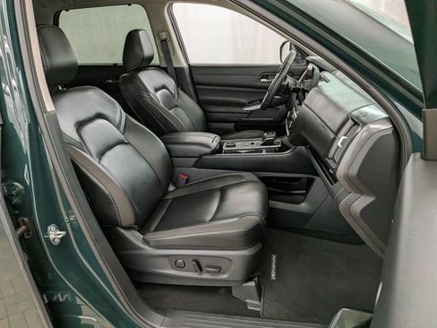 Used 2025 Nissan Pathfinder SL w/ SL Premium Package AWD/4WD image 24