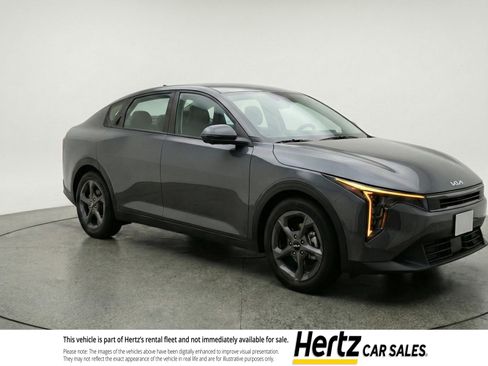 Used 2025 Kia K4 LXS image 1